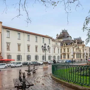 https://luxurious-flat-in-monplaisir-district-in-lyon-2-min-to.hotels-rhonealpes.com